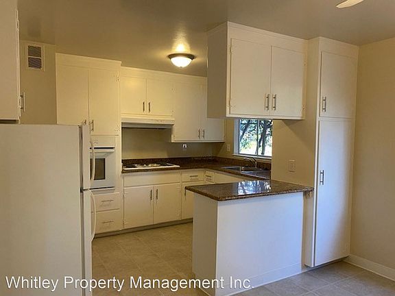 4th image of 416 Waverley St APT 1