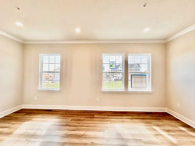 2208 Rodgers Dr — Photo 9