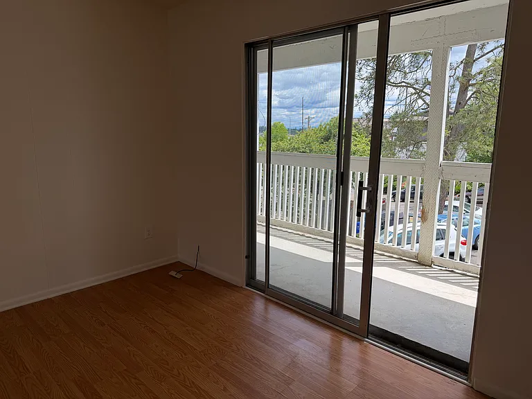 1409 SE Mall St #6 — Photo 18