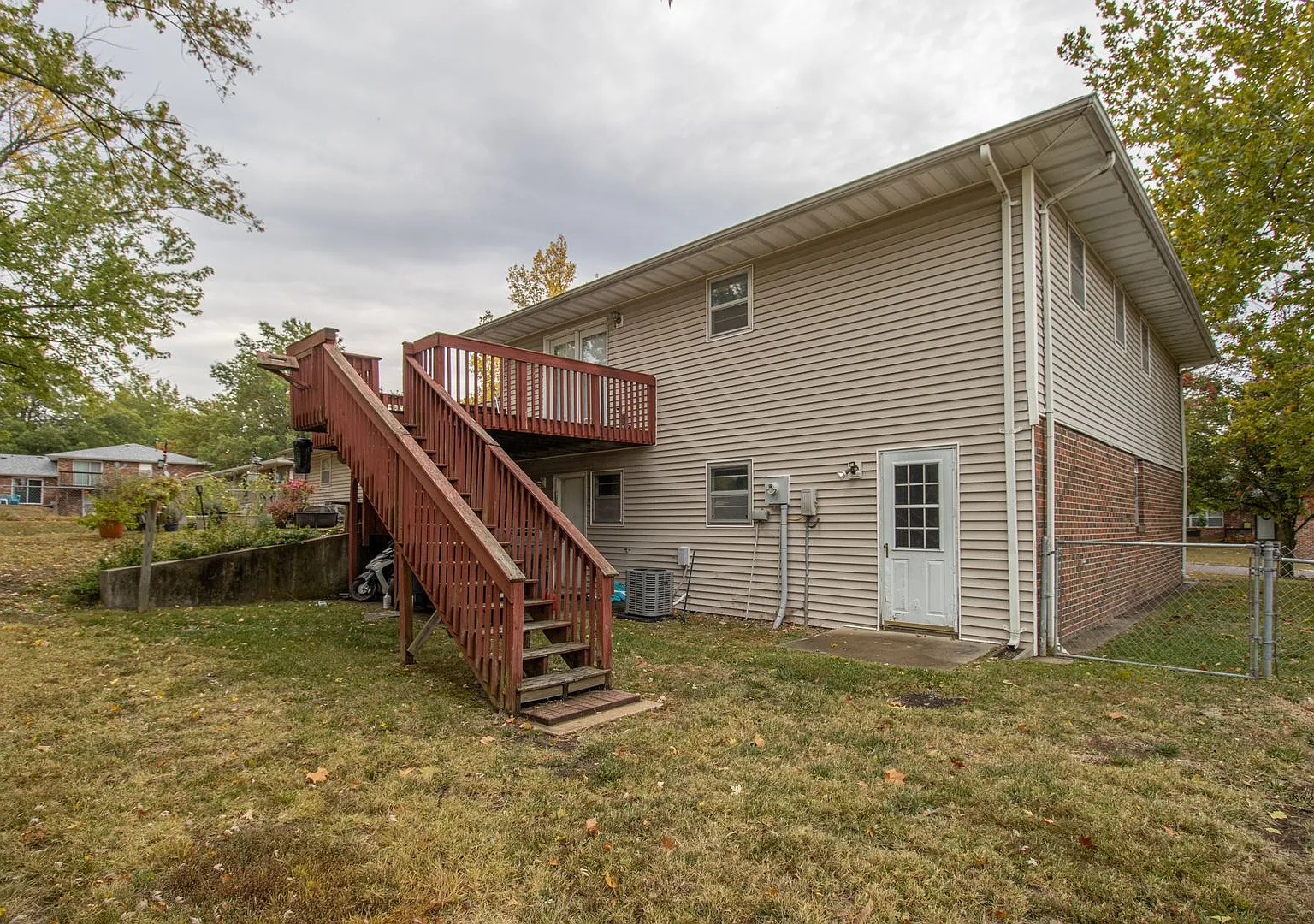 613-615 Pear Tree Circle — Photo 2
