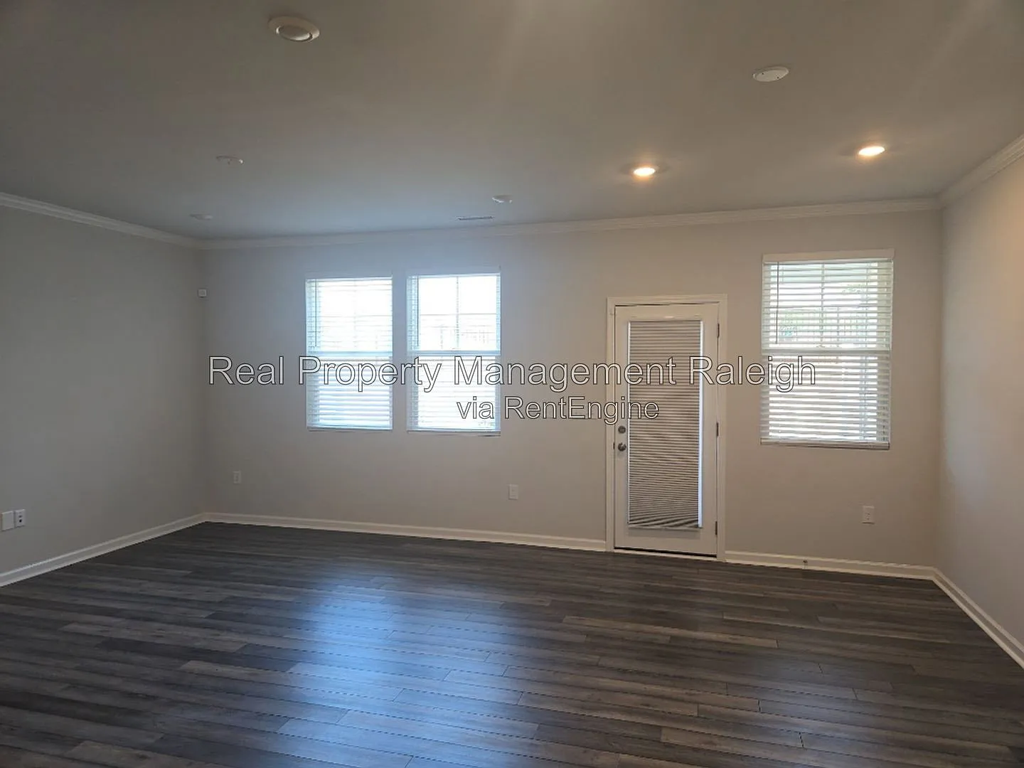 3 bed, 2.5 bath, 1800 sqft, $2,100 — Photo 3