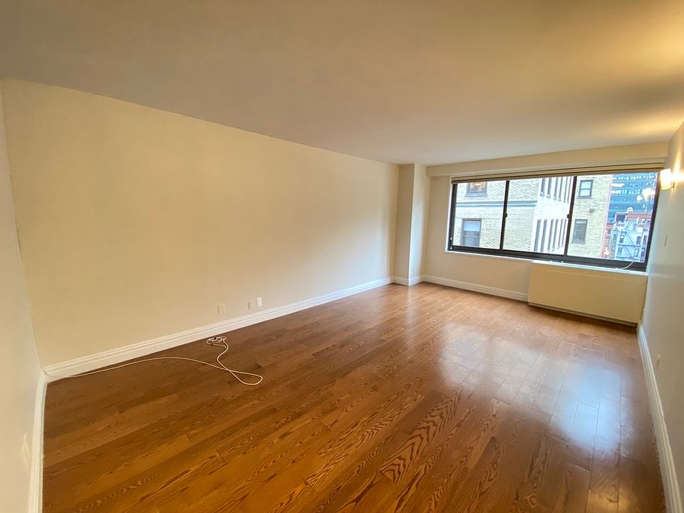 1st image of 330 W 45th St #8MM