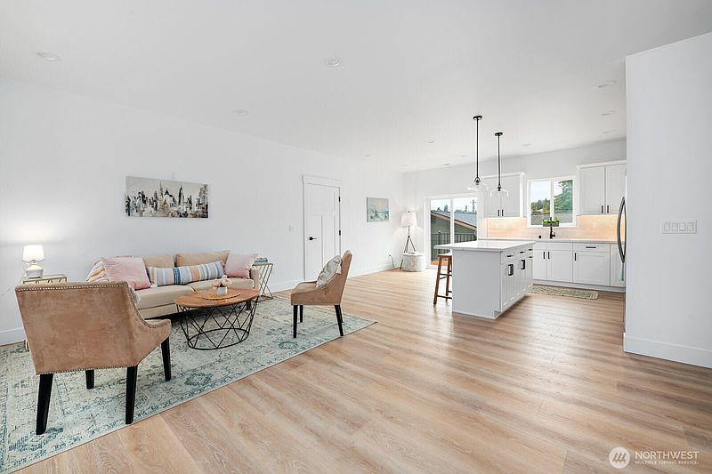 4th image of 1122 Tecumseh Street