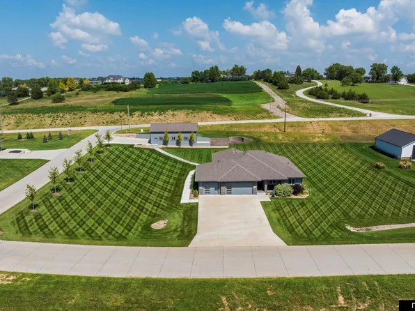 22818 Ponderosa Rd, Gretna, NE 68028