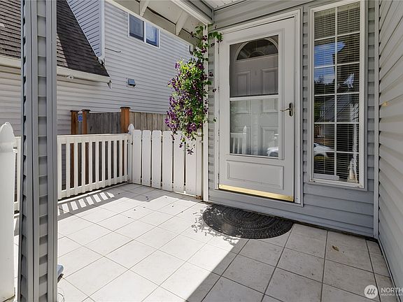 2nd image of 11019 185th Avenue E
