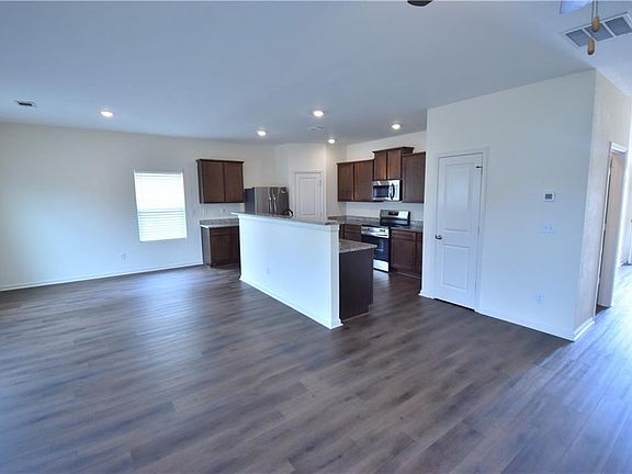 2nd image of 402 Merigold Way