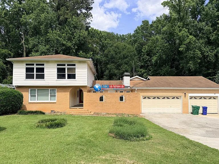 4520 Riverwood Cir — Photo 1