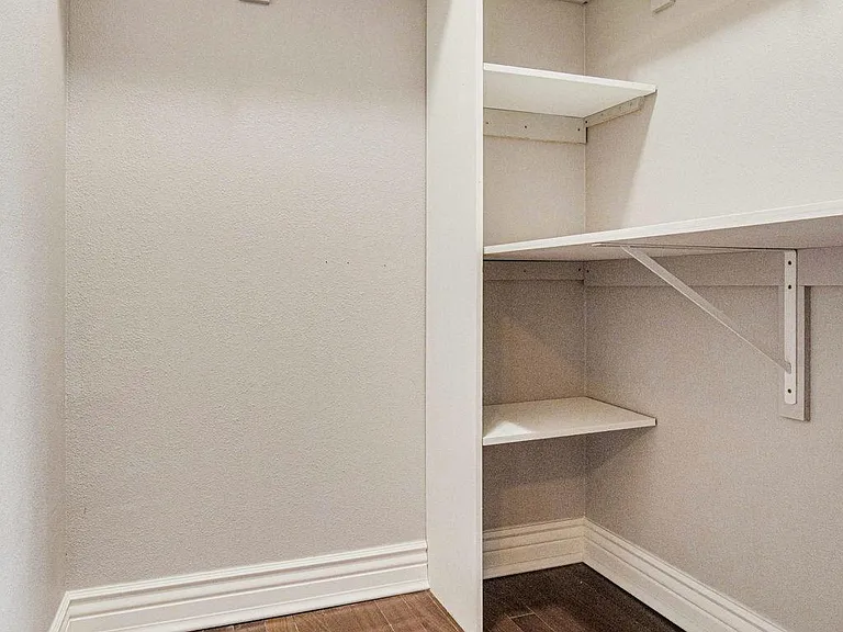 3420 Riverside Dr — Photo 32