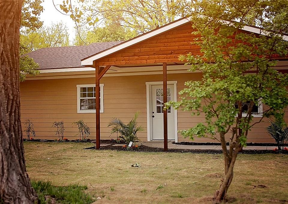 1st image of 823 Briggs Blvd