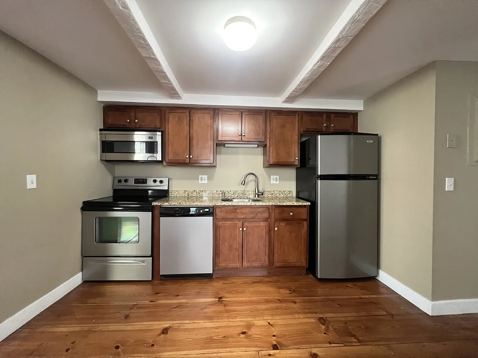 1 bed, 1.0 bath, $2,300 — Photo 2