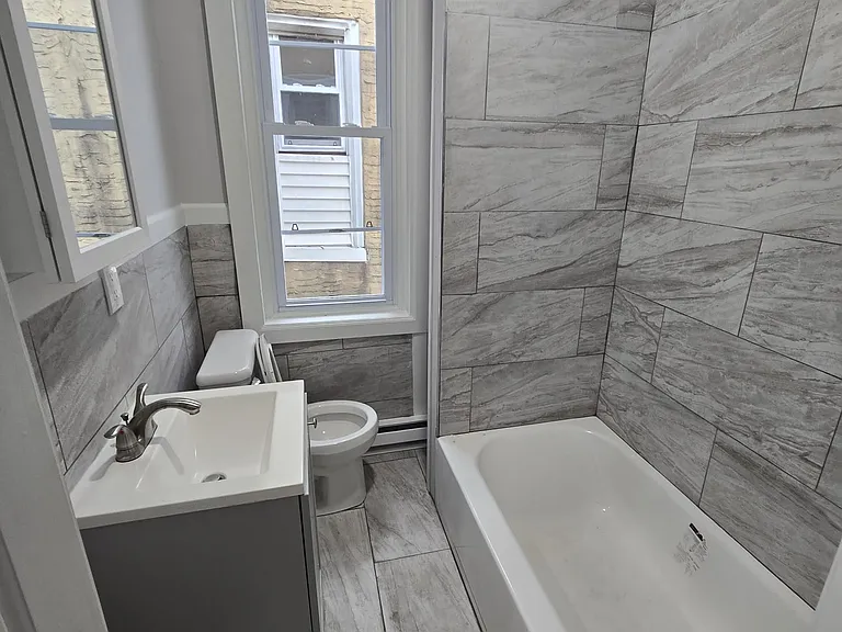 1727 W Butler St — Photo 5