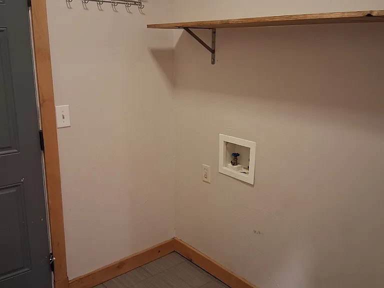 laundry/mud room