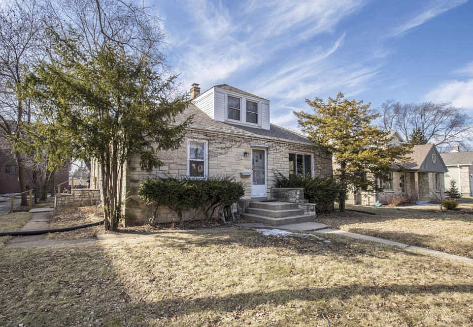 1st image of 4823 N Iroquois Ave