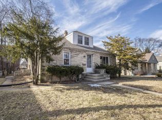 4823 N Iroquois Ave, Glendale, WI 53217