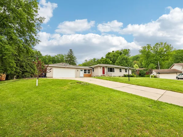 2717 Terrace Dr, Burnsville, MN 55337
