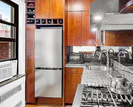 4th image of 123 E 37th St #14C