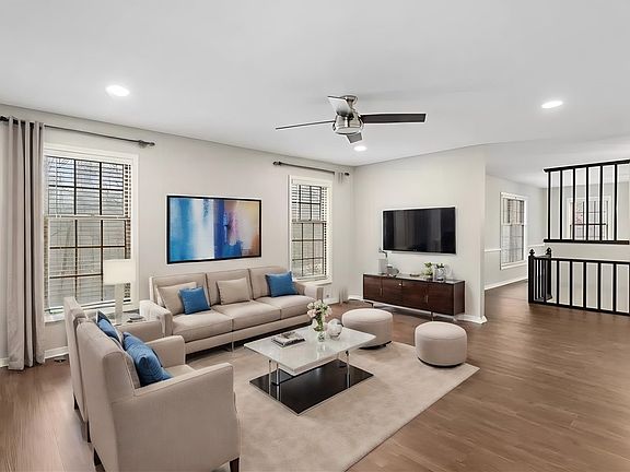 4th image of 18 Chelsea Ln