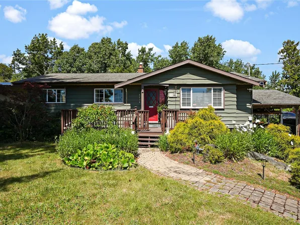 9376 Maryland Dr, Sidney, BC V8L 2R3