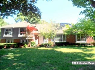 5701 Mission Rd, Fairway, KS 66205