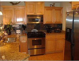 4th image of 215 72nd St