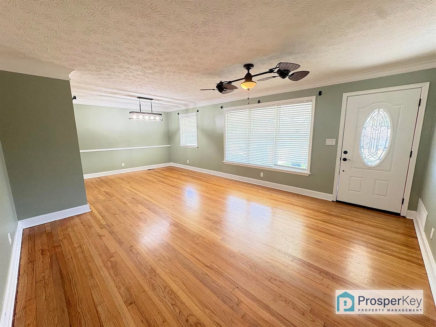 1312 Glenwood Dr — Photo 2