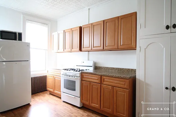 Rented by Grand & Co. | media 1