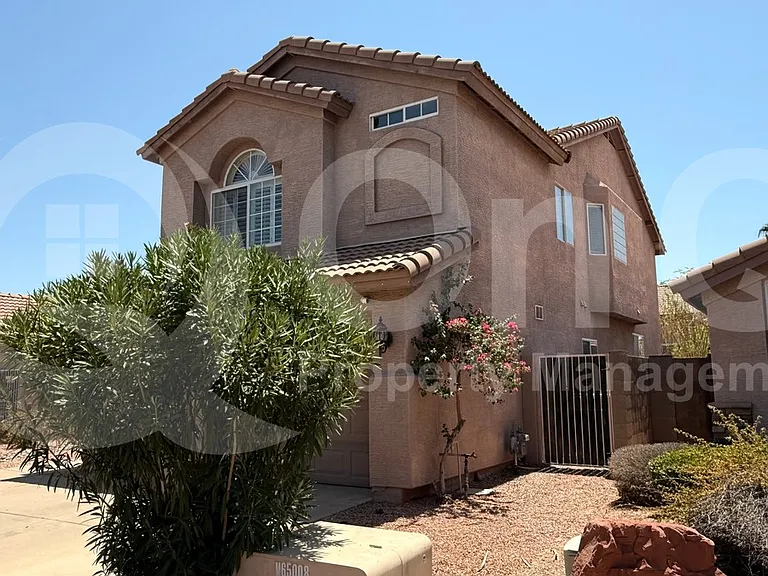 3211 E Behrend Dr — Photo 3