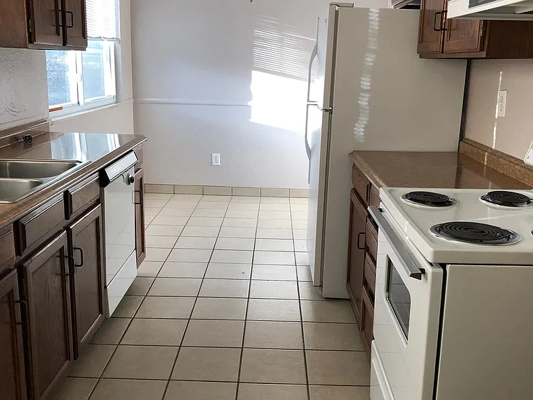 449 S Eaton St — Photo 6