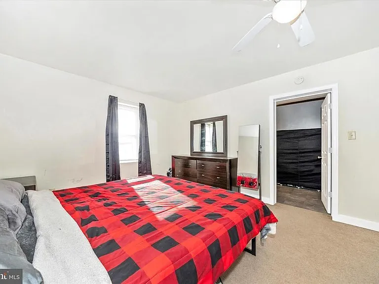 241 N Franklin St — Photo 29