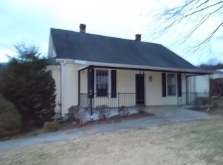 1679 Leaning Oak Rd, Boones Mill, VA 24065