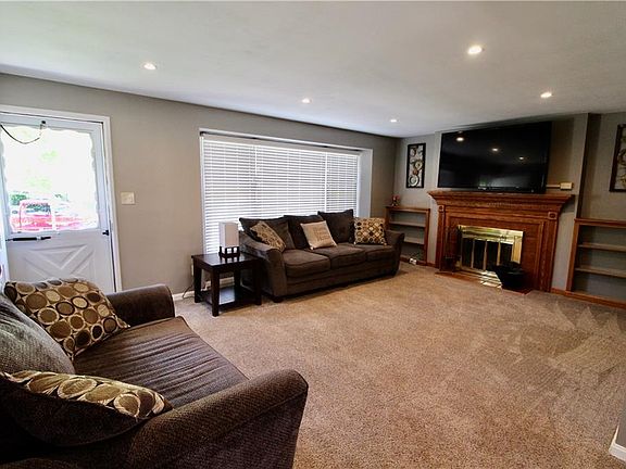 4th image of 16477 Glenridge Ave