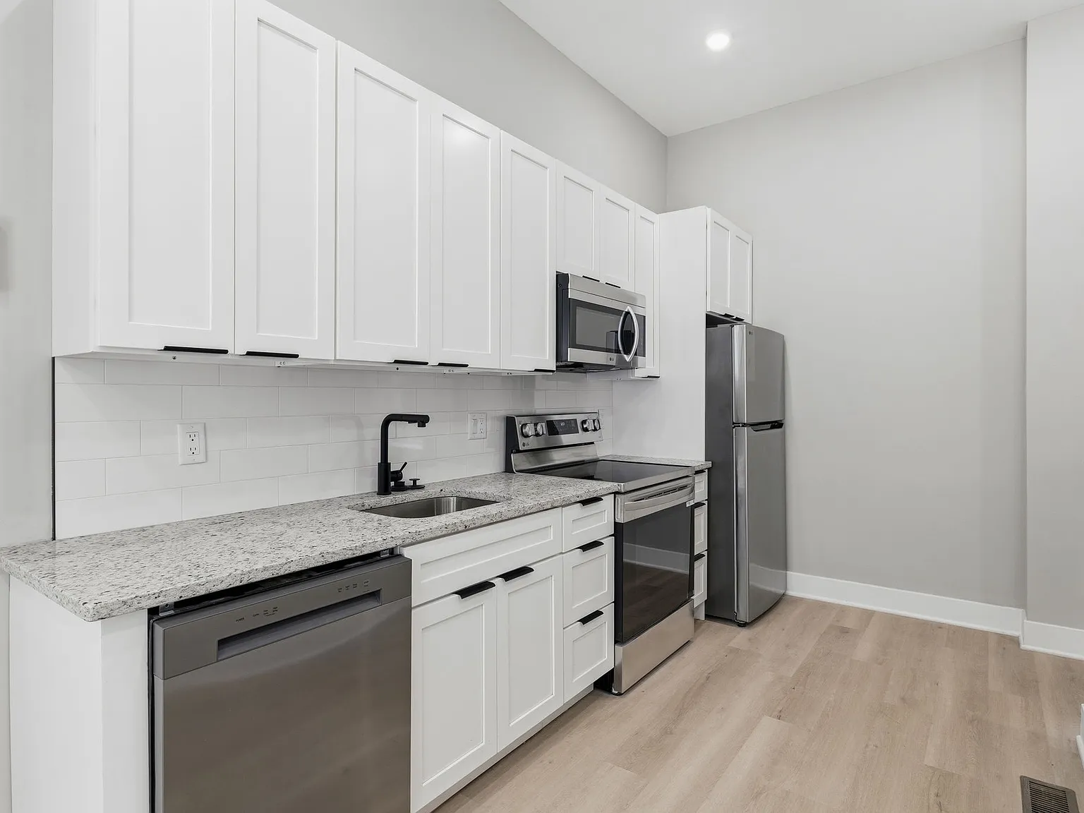 1 bed, 775 sqft, $1,650 — Photo 3