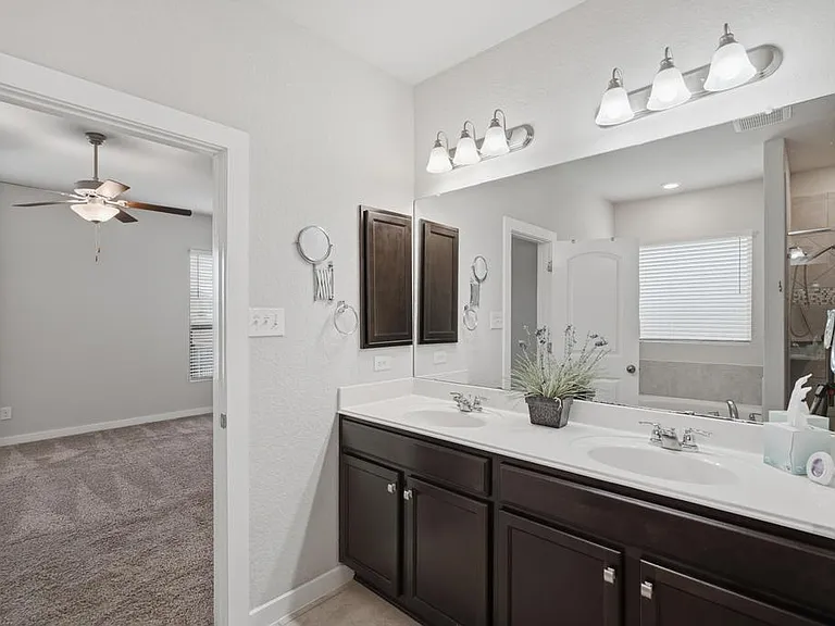 2431 Valencia Crst — Photo 14