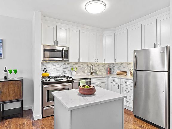 3rd image of 305 W 98th St APT 3FN