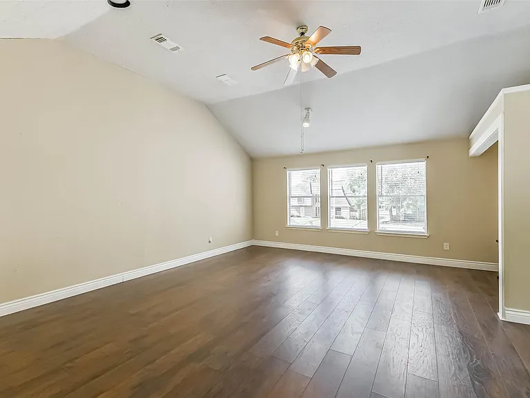 3911 Cherry Forest Dr — Photo 34