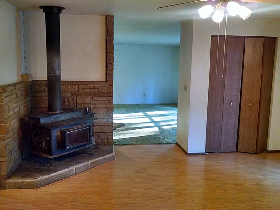 Eating area with fireplace