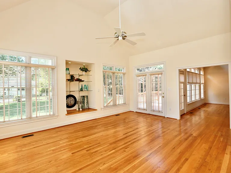 1709 Timber Ridge Ct — Photo 12