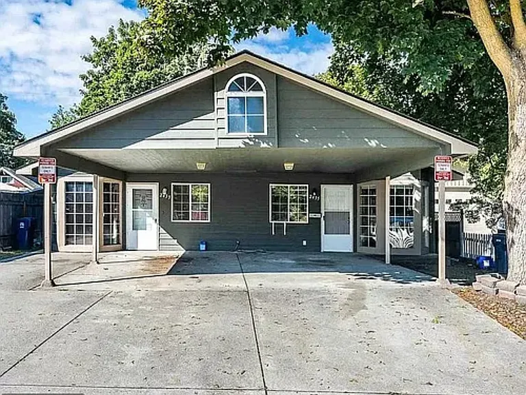 2433 N Pittsburg St — Photo 1