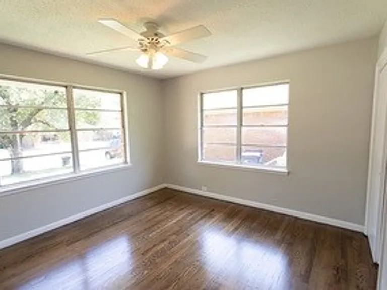 3009 N Vermont Ave — Photo 4