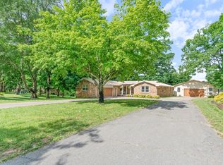 104 Southwood Dr, Dickson, TN 37055