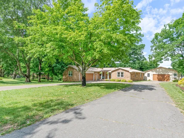 104 Southwood Dr, Dickson, TN 37055
