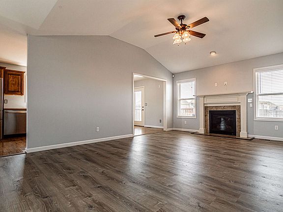 4th image of 1018 Dakota Ln
