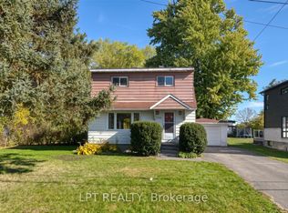 1745 Ortona Ave, Ottawa, ON K2C1W8