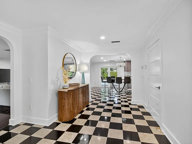 2900 Greenbriar Blvd — Photo 6