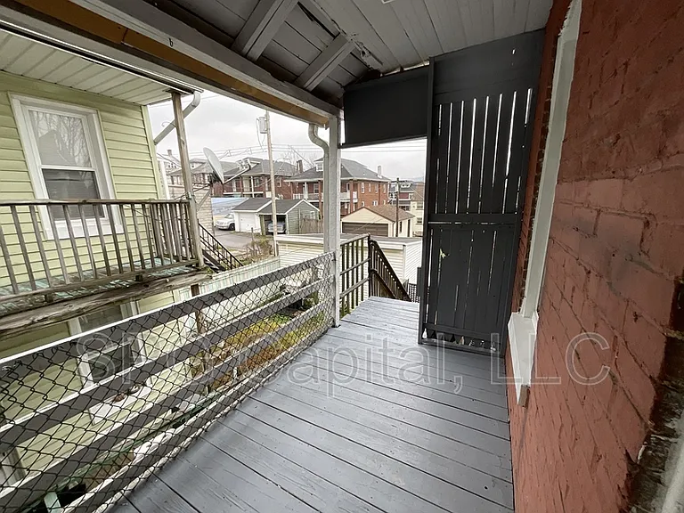 932 W Princess St — Photo 10