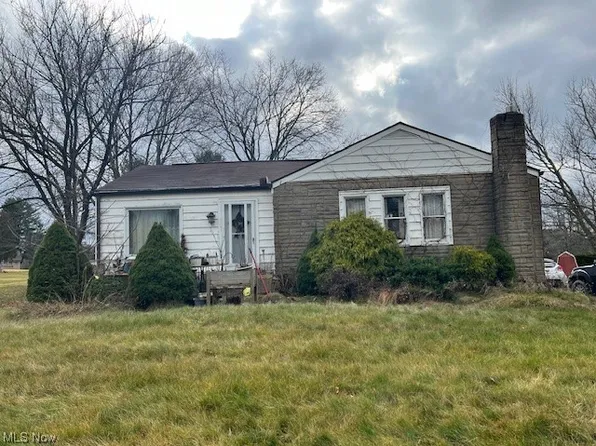 560 Flats Cemetery Rd, New Cumberland, WV 26047