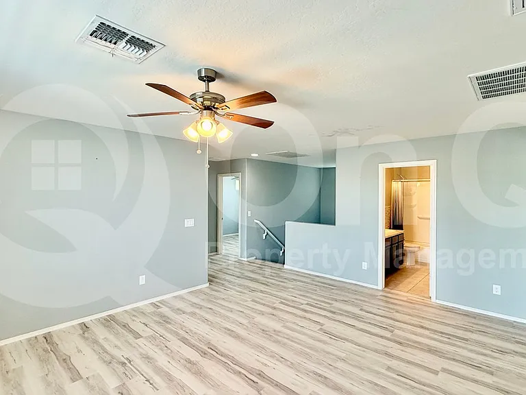 10204 W Lawrence Ln — Photo 8
