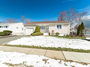 90 Preston Rd, Colonia, NJ 07067