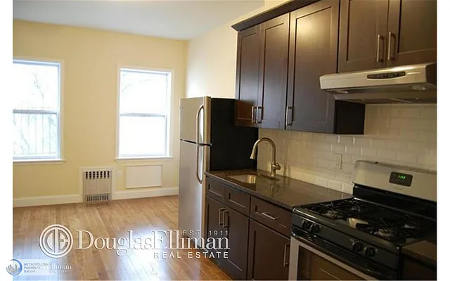 Rented by Metropolitan Property Group | media 13