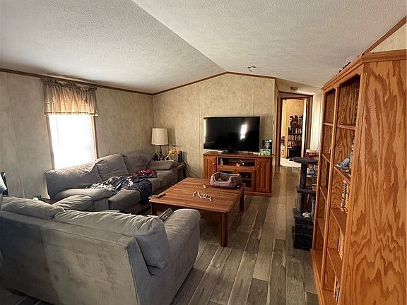 3rd image of 1467 East Dr
